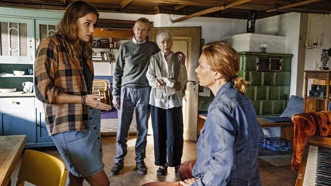 Carolin Garnier, Hark Bohm, Christine Ostermayer, Aglaia Szyszkowitz - Zimmer mit Stall - Schwein gehabt - Z filmu