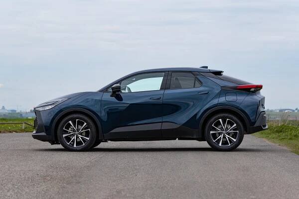 Skvěle fungující stylovka: Hybridní Toyota C-HR nadělá spoustu parády a jezdí za hubičku