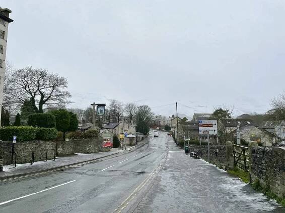 Come to Castleton, the Village with Four Caves and a Castle! - ViewBritain.com