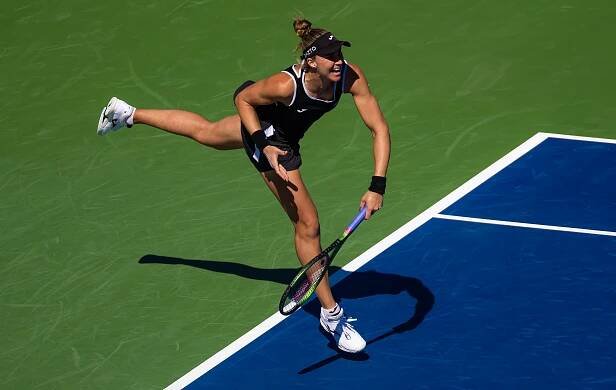 Haddad Maia stuns Swiatek to advance to Toronto quarterfinals