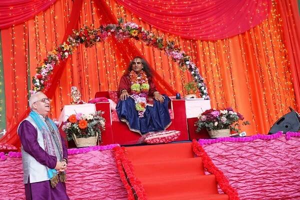 Ramchandani recibe en España al maestro hindú Swami Vishwananda