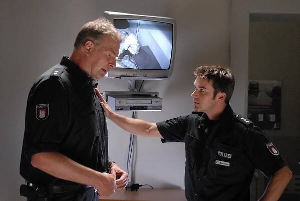 Policie Hamburk - Všechno má svůj čas (S01E07) (2007)