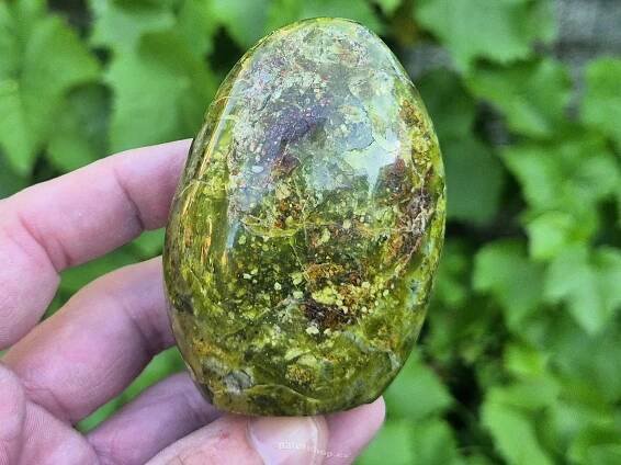 Zelený opál freeform z Madagaskaru 211g - naturshop.cz