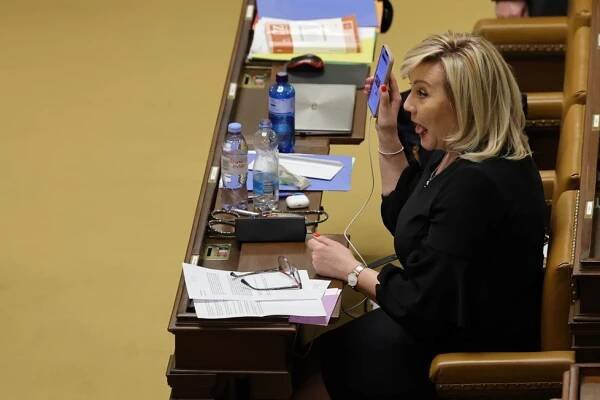 Hádky ve Sněmovně kvůli Babišovu „zm*dovi“: Plýtvání časem a hloupá hra, míní politologové