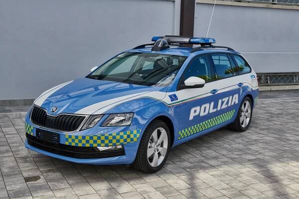 V Česku Octavia, na Slovensku Enyaq. Kde všude pomáhají a chrání policejní Škody?