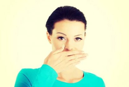 M�áte stále popraskané koutky úst? Může jít o skrytou infekci