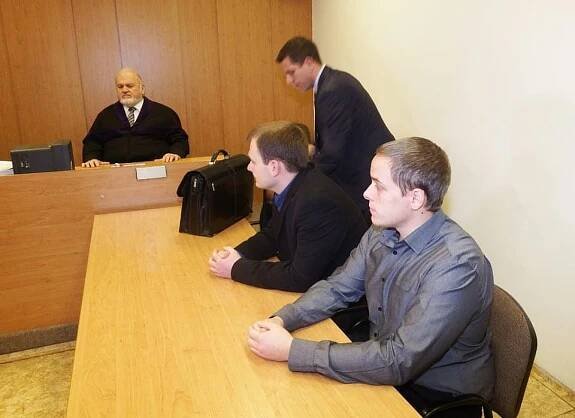 Soudce otočil a policisty dnes odsoudil | Krimi Plzeň