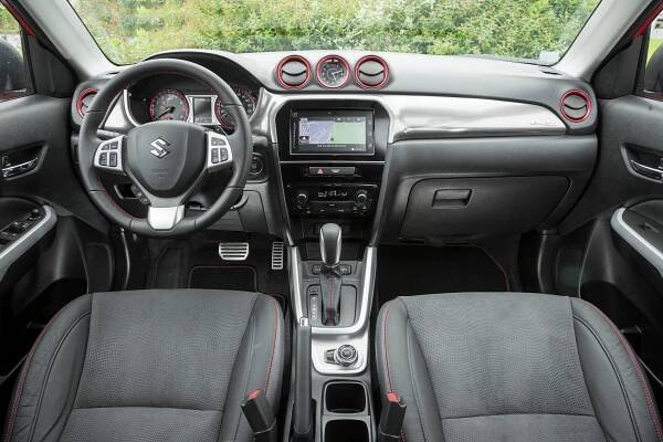 Suzuki Vitara S LY 2015 interiér