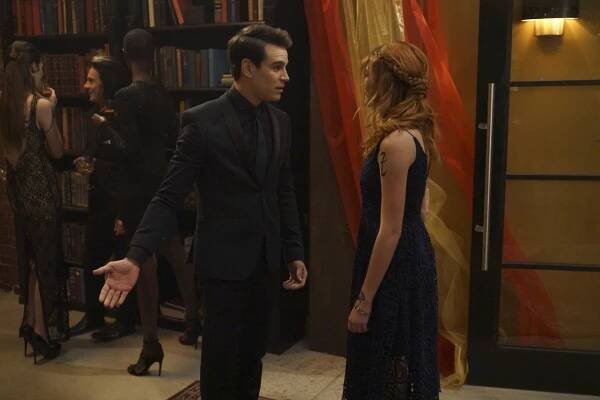 Alberto Rosende and Katherine McNamara in Shadowhunters