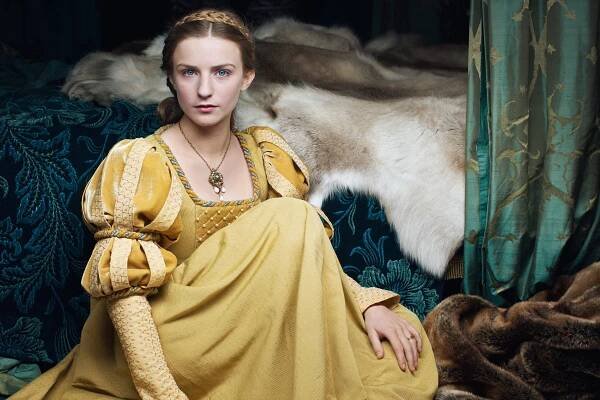 THE WHITE QUEEN — PLAYGROUND