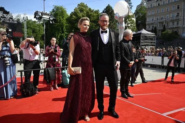 Foto: Začal festival ve Varech. Viggo Mortensen mluvil česky a rozdával autogramy