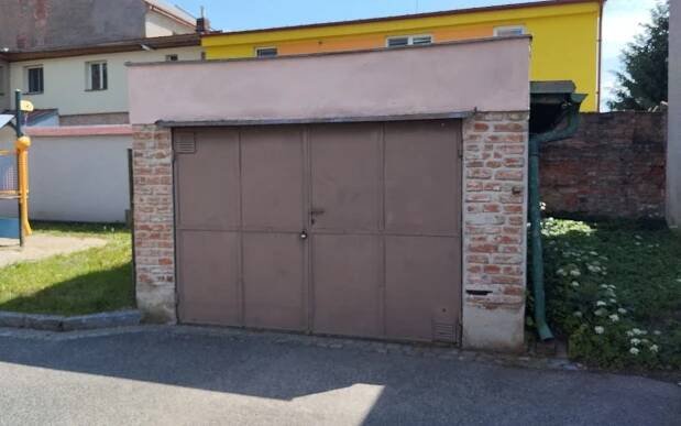 Garáže, Denisovo náměstí, Hradec Králové, 20 m²
