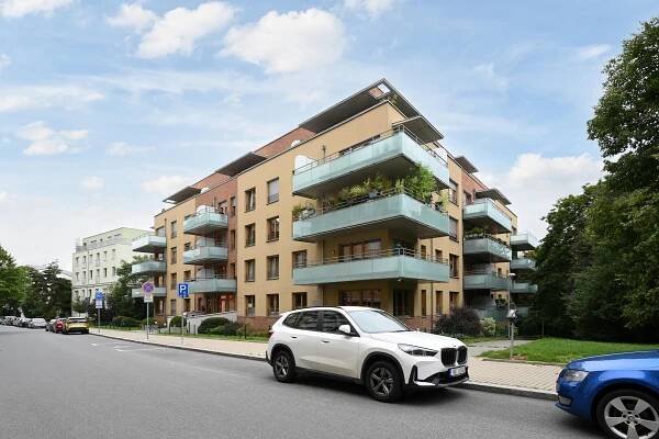 Pronájem 4+kk 132m2 + terasa 32m2, 2x koupelna výtah garáž sklep, Praha 6 Petřiny