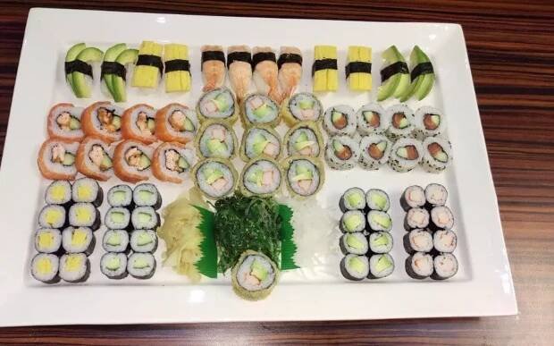 Slevomat: Oblíbené sushi s lososem i avokádem:.. - Skrz.cz