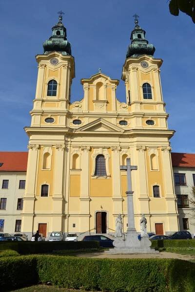 Soubor:Nitra - Kostol sv. Ladislava.jpg – Wikipedie