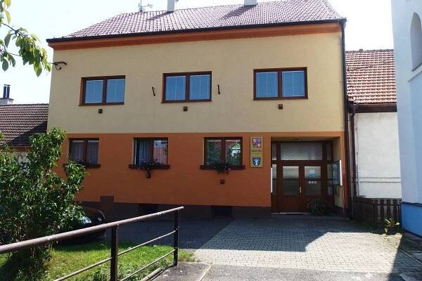 Malá Vrbka - obecní úřad foto 1