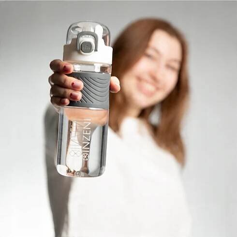 Láhev na vodu lahev na pití INZENI 0,6 l Tritan BPA FREE bílá za 173.00CZK - Allegro