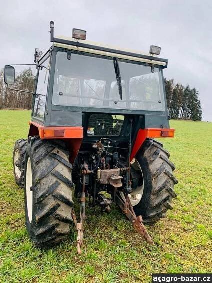  Traktor s čelním nakladačem Zetor 7245