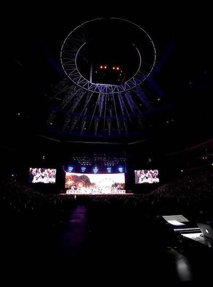 Král valčíků opět v Praze: André Rieu a jeho orchestr zahráli v O2 areně