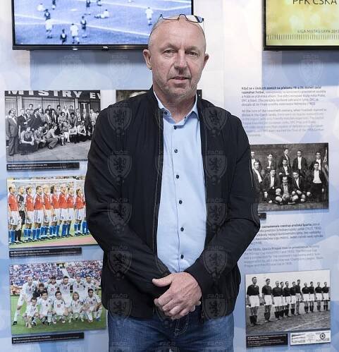 Miroslav Kadlec odhalil svou hvězdu v Síni slávy českého fotbalu | FOTBAL.CZ