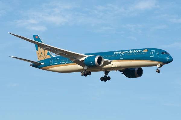 Vietnam_Airlines_Boeing_787-9_VN-A870_(27468275998)