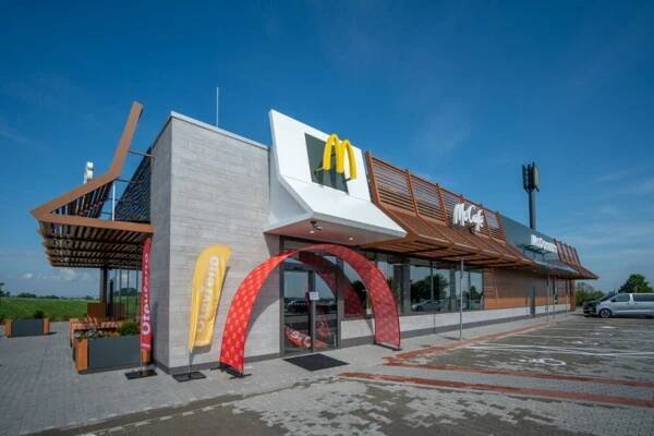 Jubilejní 130. restaurace McDonald's na D1 u Mořic je komfortní zastávkou na cestě mezi Brnem a Zlínem
