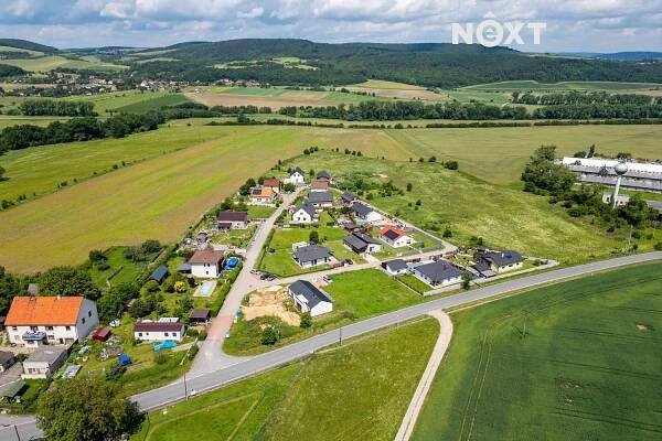 Prodej pozemek Bydlení, 996m2, Skuhrov, Drahlovice | Reality.iDNES.cz 