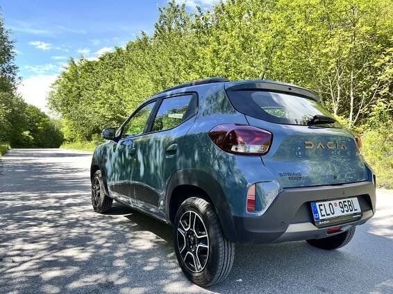 Elektrická Dacia Spring 65 Extreme: Modrá beruška překvapí hereckým výkonem a osobitým stylem - Facestar