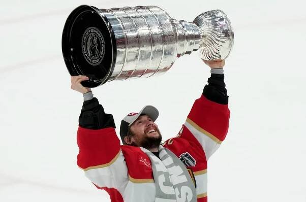 NHL: Tkachuk, Barkov či Bobrovskij hovoria po výhre Stanley Cupu | SPORTNET