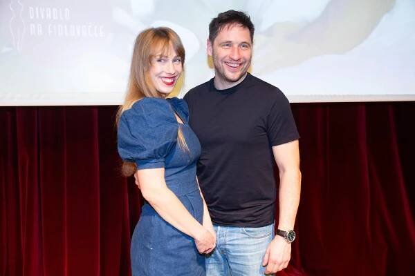 Sedm let uplynulo od zásnub přímo na jevišti. Aneta Krejčíková otevřeně o svatbě. Její slova vás překvapí