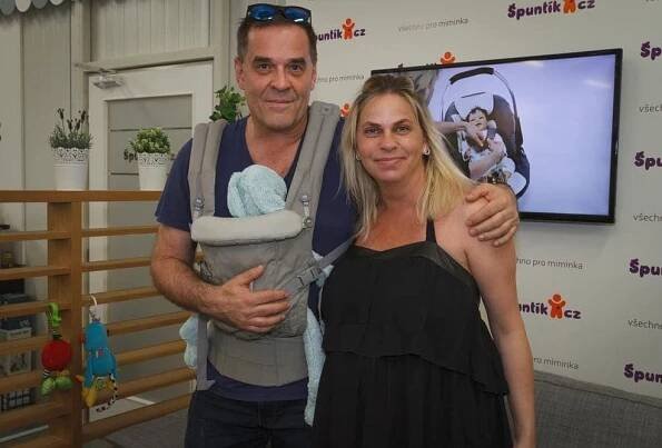 Miroslav Etzler s partnerkou Helenou a synem
