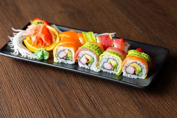 Dvojchodová sushi večera pre 2 osoby alebo zážitková sushi večera pre 4 až 6 osôb + nápoj a dezert pre každého