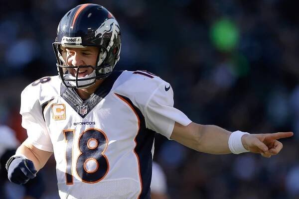 Peyton Manning eclipsed Drew Brees' single-season passing record Sunday ... by one yard, finishing with 5,477.