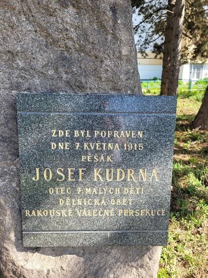 Fotogaléria • Pomník Josefa Kudrny (Pomník, pamätník) • Mapy.com