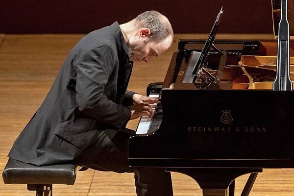 Kontroverzní Mozart Alexandera Melnikova
