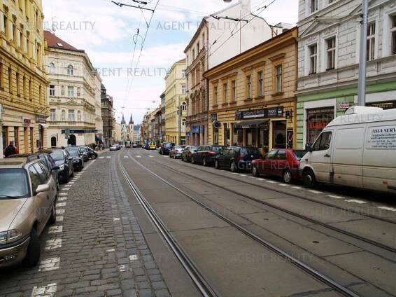 Pronájem obchodních prostor 216m2 s výlohami na hlavní ulici Milady Horákové v P7-Holešovice. | Agent Reality