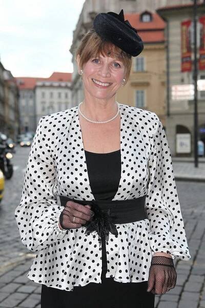 FOTO: Jitka Molavcová je neustále vysmátá. – stránka 33