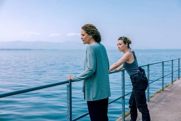 Vraždy u jezera - Smrt pod hladinou - Z filmu - Regula Grauwiller, Alina Fritsch