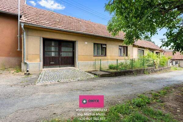 PRODÁNO | Rodinný dům k rekonstrukci – Habrovany | Klid, pozemek, příroda