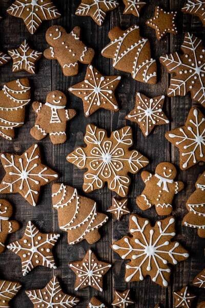 Vegan gingerbread cookies - these perfect vegan gingerbread cookies are so easy to make and idea… | Christmas gingerbread cookies, Christmas cookies, Christmas food