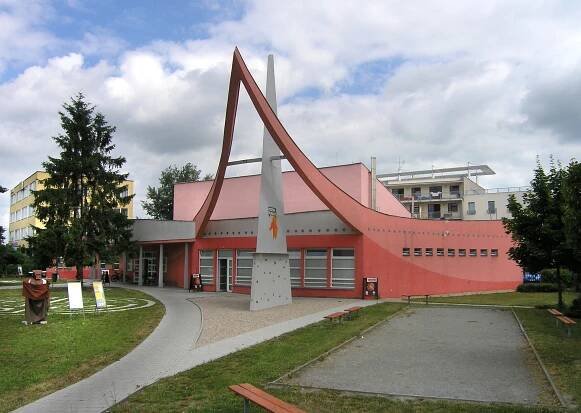 Soubor:Poděbrady, Žižkova Čtvrť, youth centre.jpg – Wikipedie