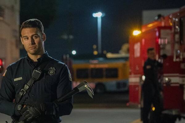 Záchranáři L. A. - Zoufalá opatření - Z filmu - Ryan Guzman