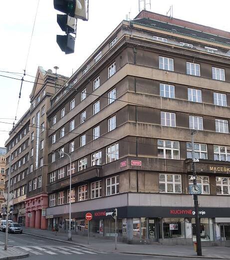 Maceškův palác, Vinohradská čp. 2165/48