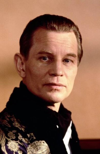 Riskantní poslání - Z filmu - Michael York
