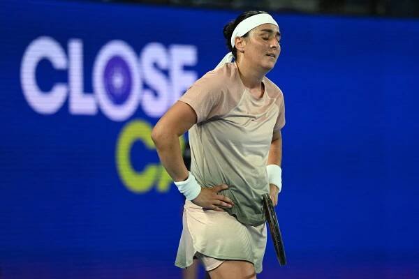 Djokovič ustál na Australian Open prověrku, Džábirová schytala "kanára"