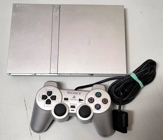 PLAYSTATION 2 slim silver plně funkční | Aukro