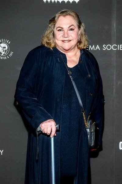 FOTO: Kathleen Turner už potřebuji k chůzi hůl. – stránka 4