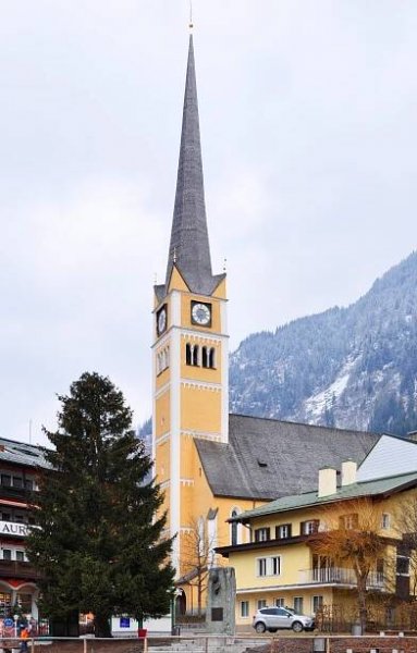 Soubor:Pfarrkirche Bad Hofgastein.jpg