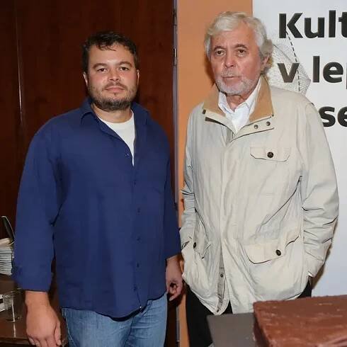 Josef Abrhám mladší je tatínkovi velmi podobný. Nejen pro něj, ale i pro maminku Libuši Šafránkové vždy udělal první poslední.