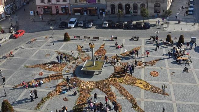 Masarykovo náměstí zkrášlí přírodní koberec. Land art oslaví 120 let Michalova